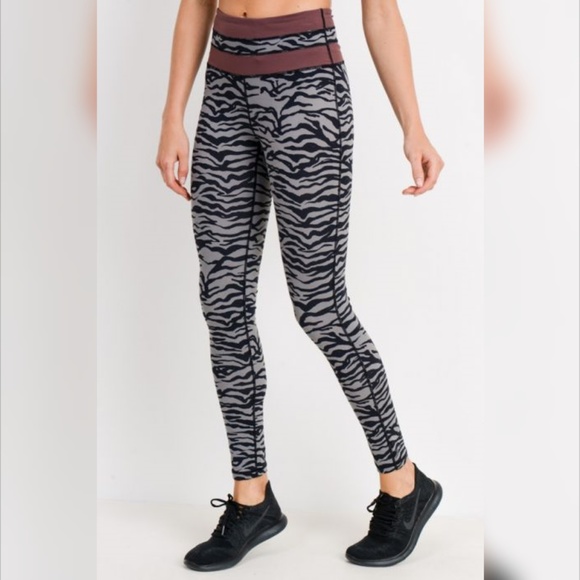 Grey Tiger Print Highwaist Leggings with Striped - Picture 2 of 6